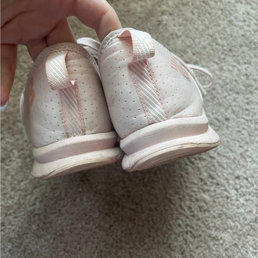 Pink new balance sneakers - Picture 3 of 6